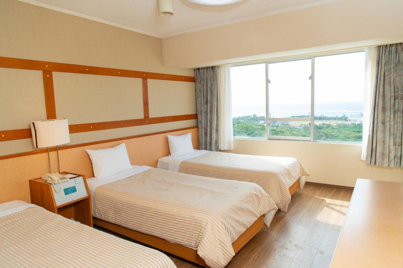 Motobu Green Park And Golf Course Bagian luar foto