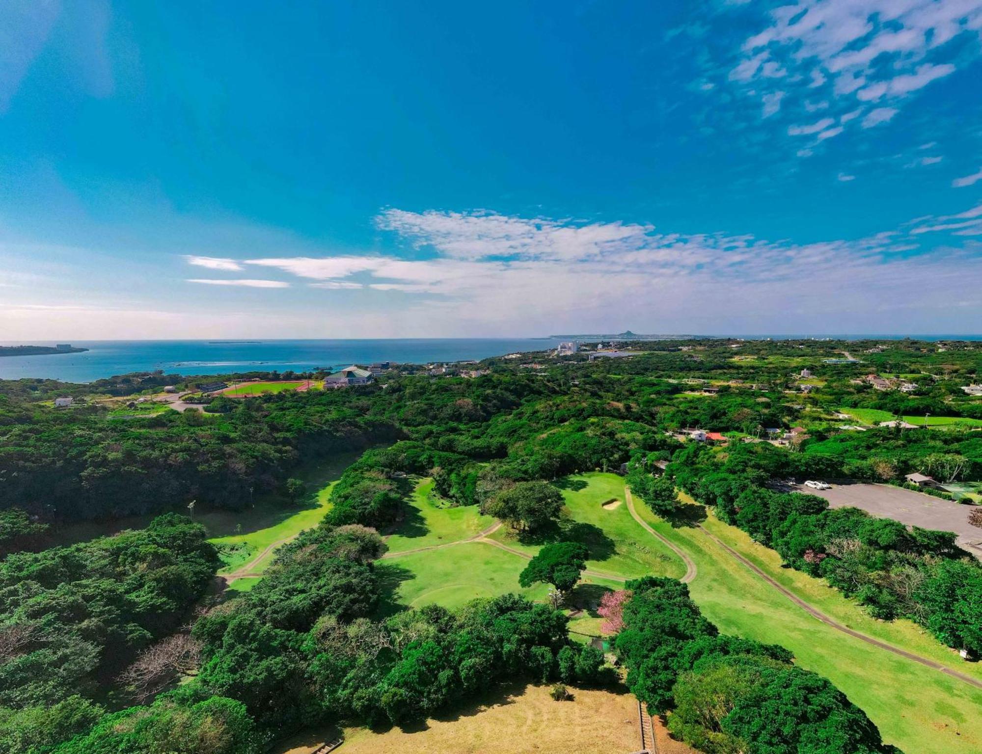 Motobu Green Park And Golf Course Bagian luar foto