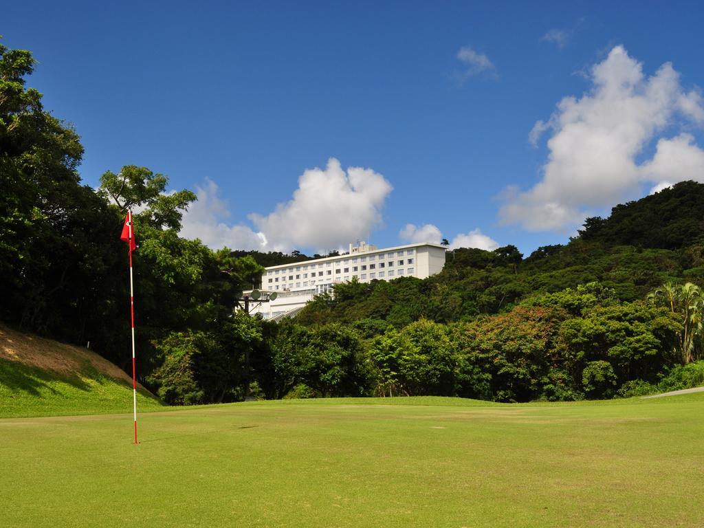 Motobu Green Park And Golf Course Bagian luar foto