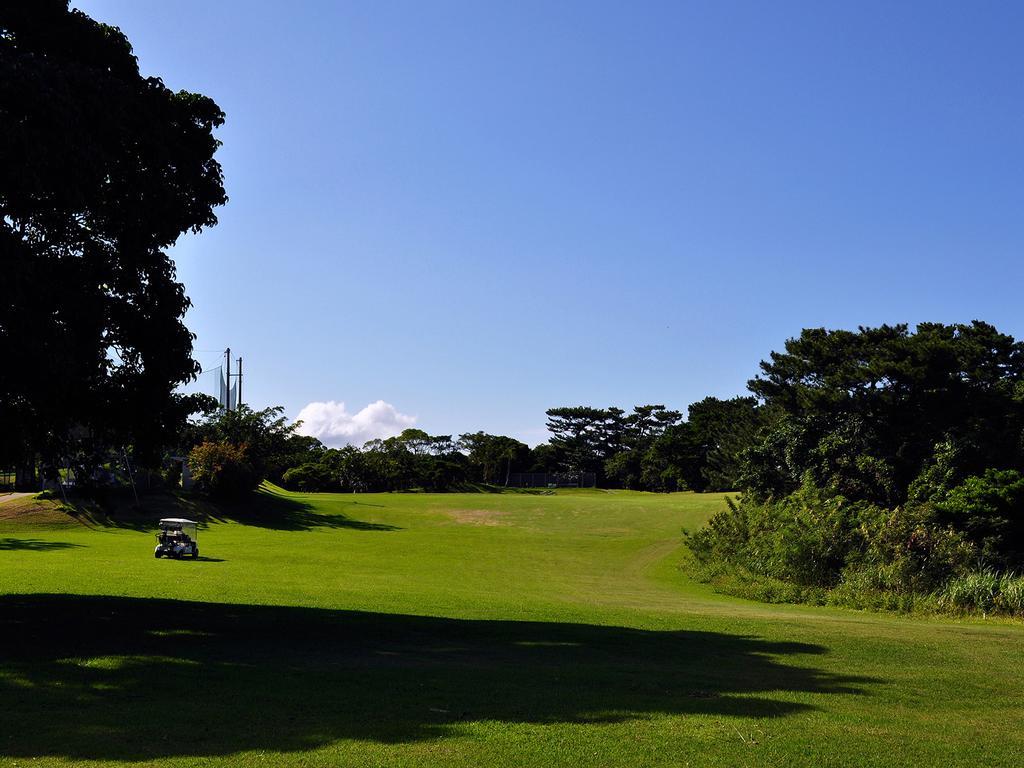 Motobu Green Park And Golf Course Bagian luar foto