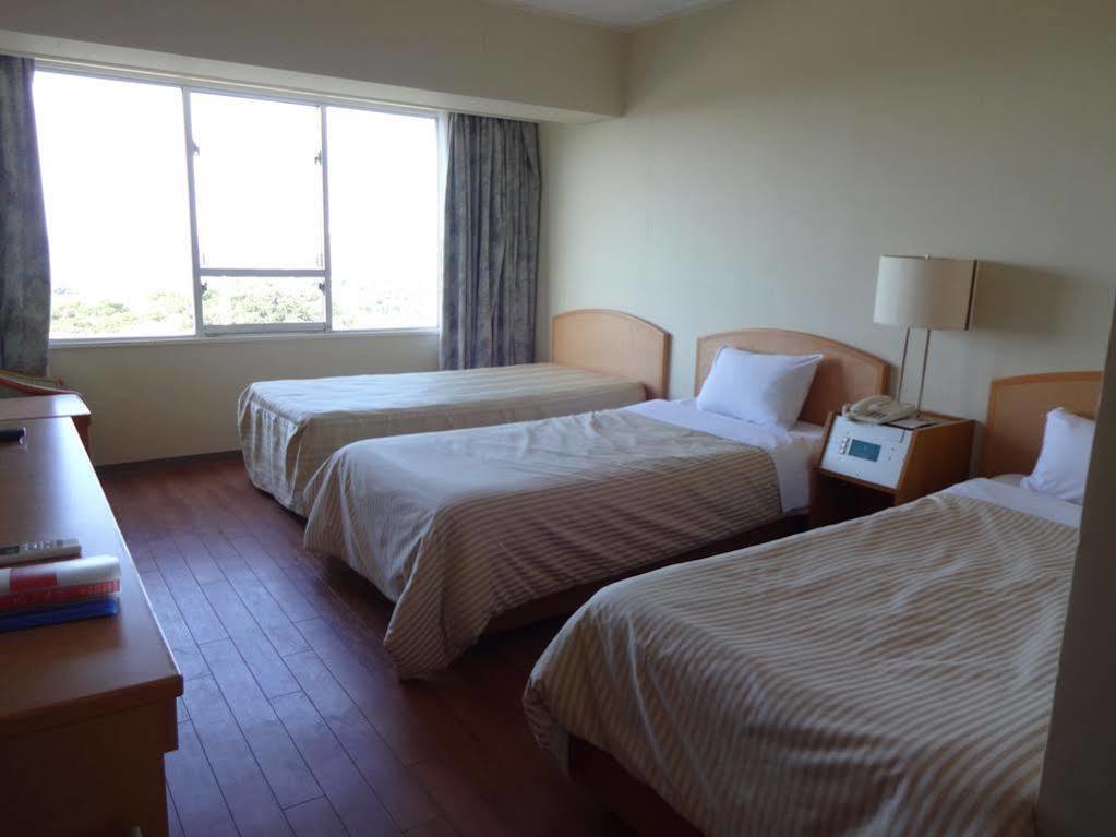 Motobu Green Park And Golf Course Bagian luar foto